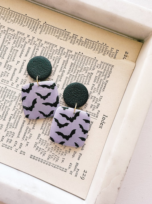 bat dangles // black post