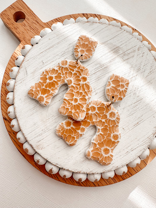 Daisy arches // caramel