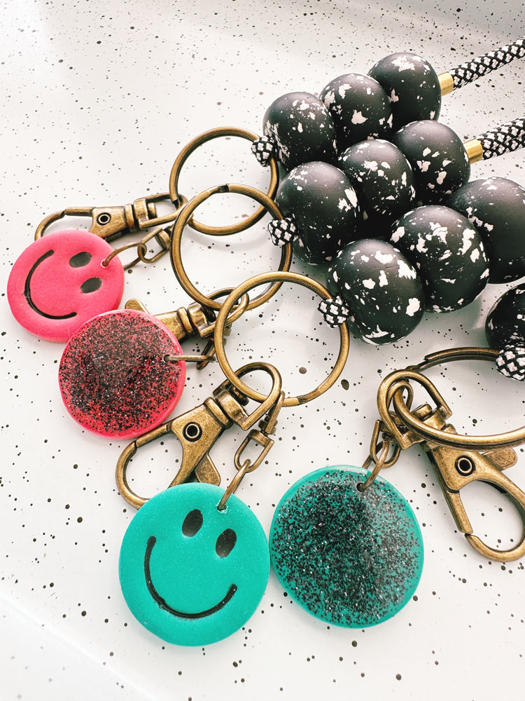 teacher lanyard // composition & smileys