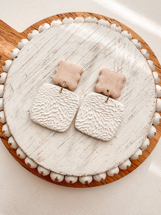 cream scalloped post // the Stevie