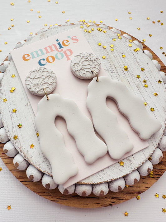 cream arches with floral post