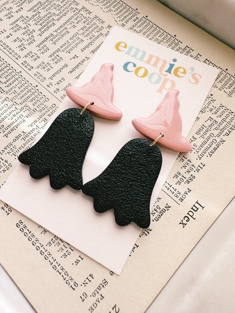 ghostie with pink witch hat