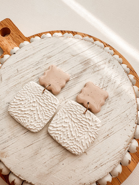 cream scalloped post // the Stevie