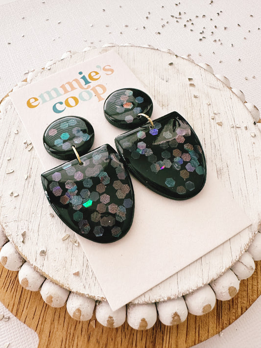 the Carlie // iridescent black glitter